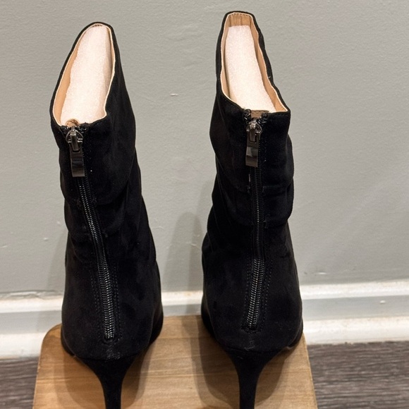 Elegant Black Women's Boots - Picture 4 of 10